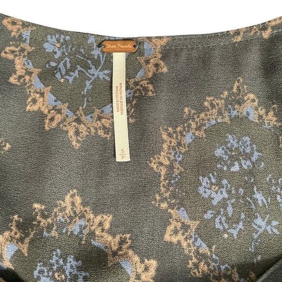 Free People Cowling Around Printed Top Drap Neck Peasant Style Size Small Gray - Picture 8 of 12